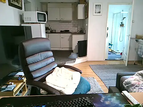 Snapshot of mihaimichael chatting on September 2025 11:44:01 AM mihaimichael online show from September 2025 11:44:01 AM