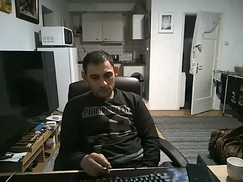 Snapshot of mihaimichael chatting on September 2025 01:31:02 AM mihaimichael online show from September 2025 01:31:02 AM