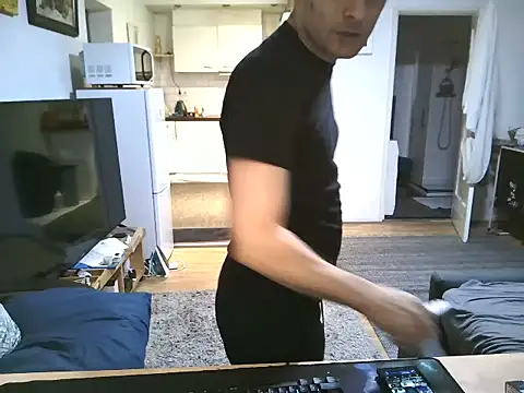 Snapshot of mihaimichael chatting on September 2025 09:52:02 PM mihaimichael online show from September 2025 09:52:02 PM