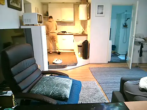 Snapshot of mihaimichael chatting on September 2025 04:34:02 PM mihaimichael online show from September 2025 04:34:02 PM