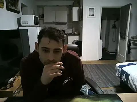 Snapshot of mihaimichael chatting on September 2025 10:03:02 PM mihaimichael online show from September 2025 10:03:02 PM