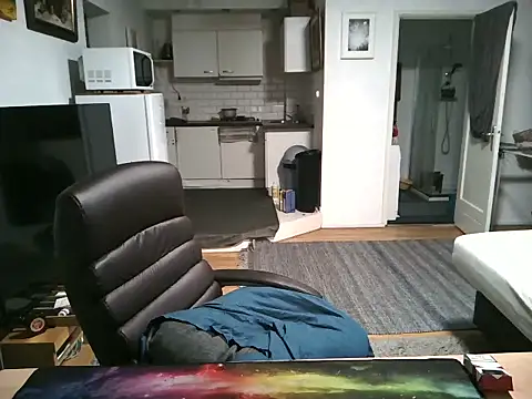 Snapshot of mihaimichael chatting on October 2025 05:36:02 AM mihaimichael online show from October 2025 05:36:02 AM