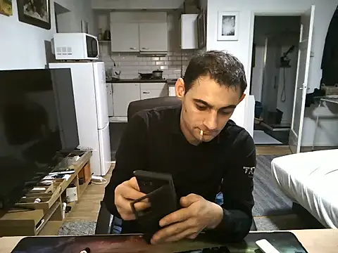 Snapshot of mihaimichael chatting on October 2025 09:56:01 PM mihaimichael online show from October 2025 09:56:01 PM