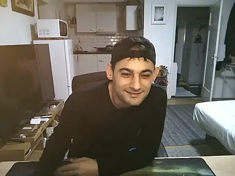 Snapshot of mihaimichael chatting on October 2025 11:02:01 PM mihaimichael online show from October 2025 11:02:01 PM