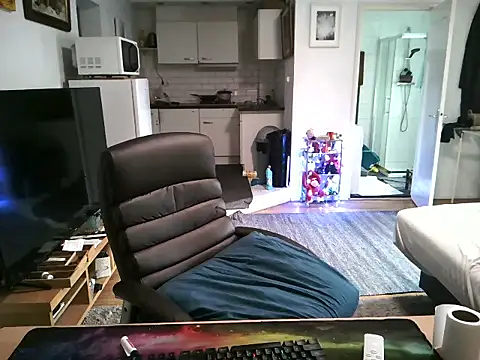 Snapshot of mihaimichael chatting on October 2025 02:47:02 PM mihaimichael online show from October 2025 02:47:02 PM