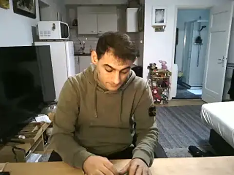 Snapshot of mihaimichael chatting on October 2025 06:58:02 AM mihaimichael online show from October 2025 06:58:02 AM