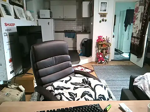 Snapshot of mihaimichael chatting on October 2025 07:19:01 AM mihaimichael online show from October 2025 07:19:01 AM