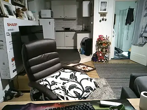 Snapshot of mihaimichael chatting on October 2025 11:57:02 AM mihaimichael online show from October 2025 11:57:02 AM