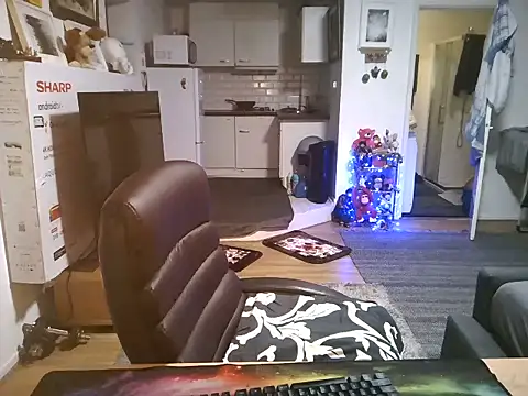 Snapshot of mihaimichael chatting on October 2025 12:02:01 AM mihaimichael online show from October 2025 12:02:01 AM