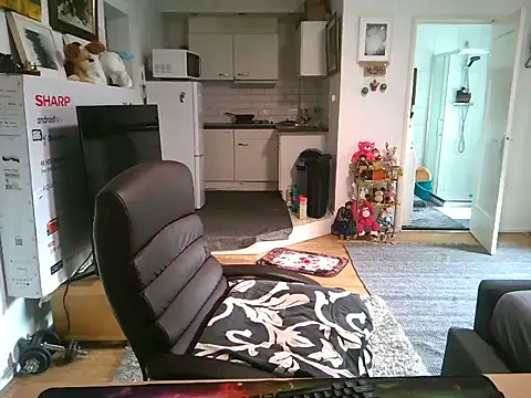 Snapshot of mihaimichael chatting on October 2025 09:10:01 AM mihaimichael online show from October 2025 09:10:01 AM