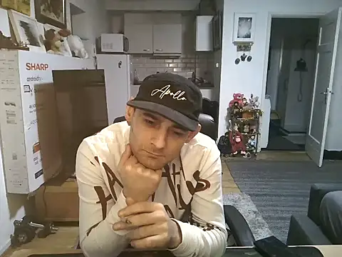 Snapshot of mihaimichael chatting on October 2025 09:15:02 PM mihaimichael online show from October 2025 09:15:02 PM