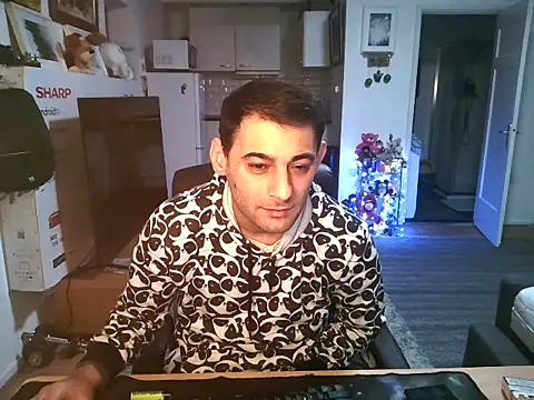 Snapshot of mihaimichael chatting on October 2025 12:11:01 AM mihaimichael online show from October 2025 12:11:01 AM