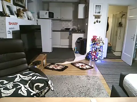 Snapshot of mihaimichael chatting on October 2025 09:33:01 PM mihaimichael online show from October 2025 09:33:01 PM