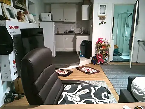 Snapshot of mihaimichael chatting on October 2025 11:29:01 AM mihaimichael online show from October 2025 11:29:01 AM