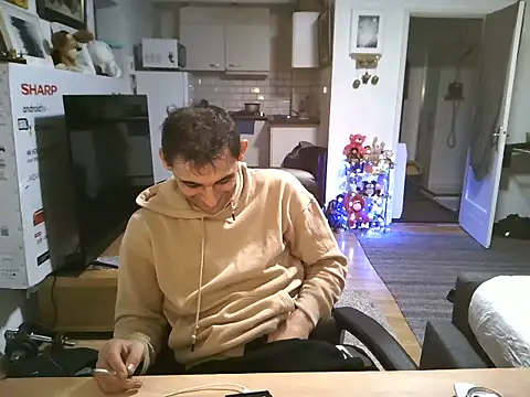 Snapshot of mihaimichael chatting on October 2025 12:14:01 AM mihaimichael online show from October 2025 12:14:01 AM