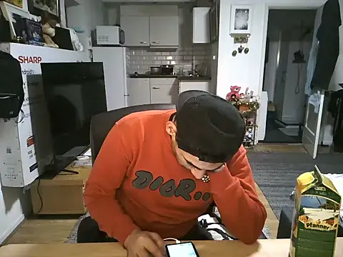 Snapshot of mihaimichael chatting on October 2025 02:56:01 AM mihaimichael online show from October 2025 02:56:01 AM