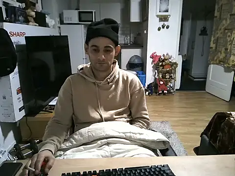 Snapshot of mihaimichael chatting on November 2025 01:22:01 AM mihaimichael online show from November 2025 01:22:01 AM