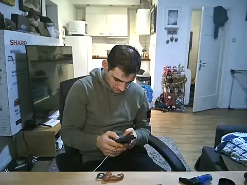 Snapshot of mihaimichael chatting on November 2025 02:44:02 AM mihaimichael online show from November 2025 02:44:02 AM