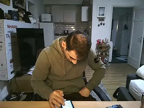 Snapshot of mihaimichael chatting on November 2025 02:50:01 PM mihaimichael online show from November 2025 02:50:01 PM