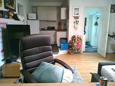 Snapshot of mihaimichael chatting on December 2025 11:59:01 AM mihaimichael online show from December 2025 11:59:01 AM