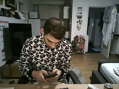 Snapshot of mihaimichael chatting on December 2025 03:40:02 PM mihaimichael online show from December 2025 03:40:02 PM