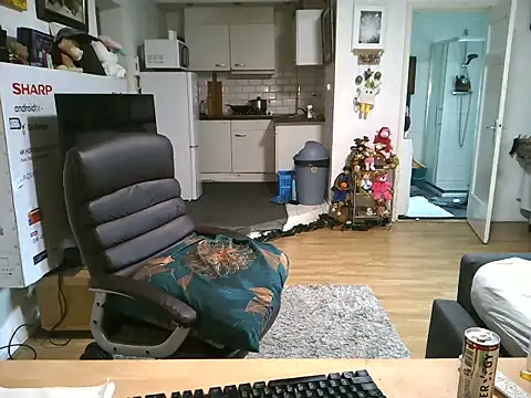 Snapshot of mihaimichael chatting on December 2025 01:05:02 PM mihaimichael online show from December 2025 01:05:02 PM