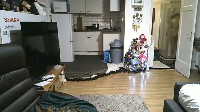 Snapshot of mihaimichael chatting on December 2025 01:10:01 AM mihaimichael online show from December 2025 01:10:01 AM