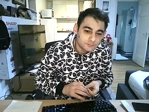 Snapshot of mihaimichael chatting on December 2025 02:11:01 PM mihaimichael online show from December 2025 02:11:01 PM