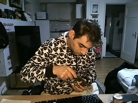 Snapshot of mihaimichael chatting on December 2025 05:02:01 AM mihaimichael online show from December 2025 05:02:01 AM