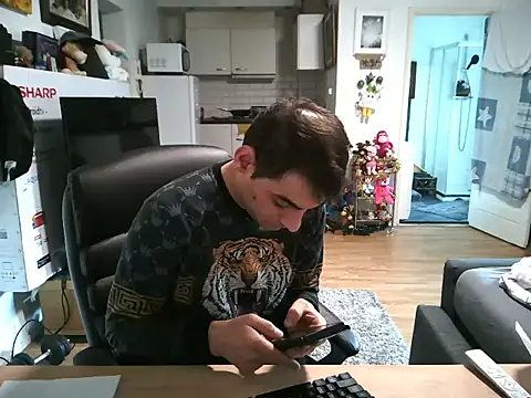 Snapshot of mihaimichael chatting on December 2025 12:22:02 PM mihaimichael online show from December 2025 12:22:02 PM