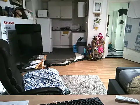 Snapshot of mihaimichael chatting on December 2025 11:50:01 AM mihaimichael online show from December 2025 11:50:01 AM