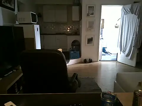 Snapshot of mihaimichael chatting on June 2026 11:27:02 AM mihaimichael online show from June 2026 11:27:02 AM
