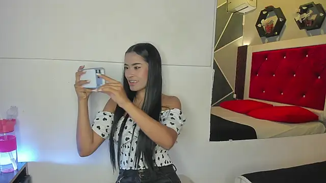Karoll014 online show from June 2026 01:15:02 PM