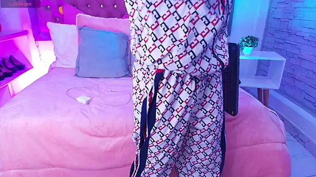 Snapshot of Tayzon_Foxxx chatting on September 2025 12:43:02 PM Tayzon Foxxx online show from September 2025 12:43:02 PM