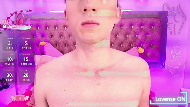 Snapshot of Tayzon_Foxxx chatting on October 2025 12:47:01 PM Tayzon Foxxx online show from October 2025 12:47:01 PM