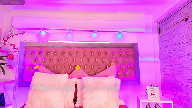 Snapshot of Tayzon_Foxxx chatting on October 2025 01:21:01 PM Tayzon Foxxx online show from October 2025 01:21:01 PM