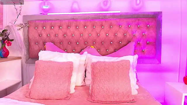 Snapshot of Tayzon_Foxxx chatting on October 2025 12:44:02 PM Tayzon Foxxx online show from October 2025 12:44:02 PM