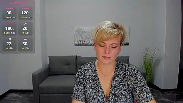 Julia Wilsone online show from December 2024 09:39:02 AM