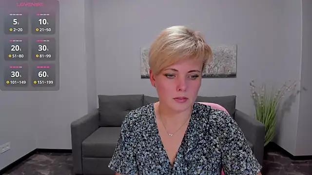 Julia Wilsone online show from December 2024 01:00:01 PM