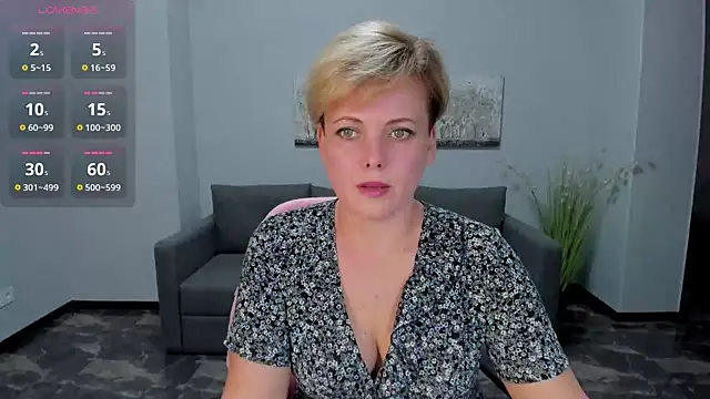 Julia Wilsone online show from January 2025 02:00:02 PM