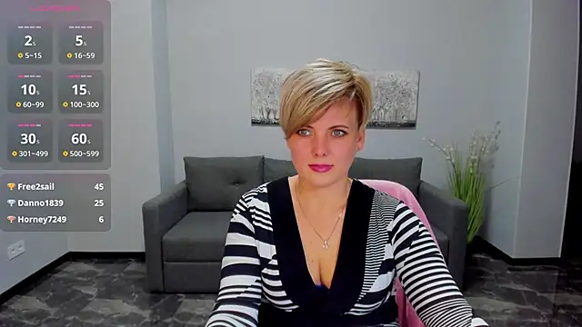 Julia Wilsone online show from March 2025 03:37:01 PM