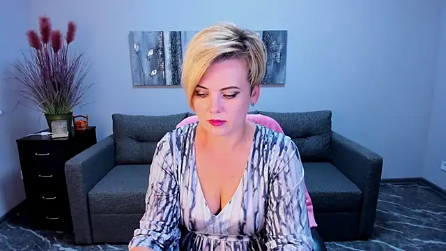 Julia Wilsone online show from September 2025 11:32:01 AM