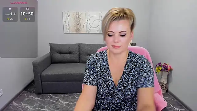 Julia Wilsone online show from November 2025 01:22:02 PM