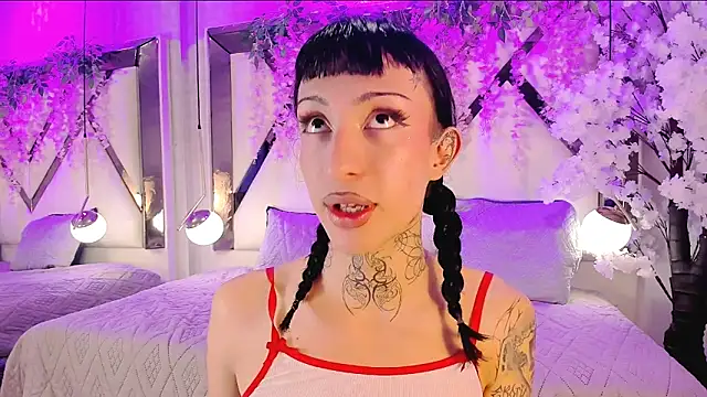 MadisonWood01 online show from June 2026 02:52:02 PM