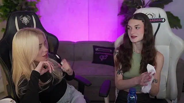 Britney054 online show from February 2026 03:50:01 PM