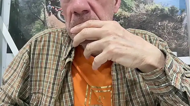 Snapshot of tauromolo chatting on April 2026 12:57:01 AM tauromolo online show from April 2026 12:57:01 AM