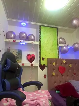  luna torres online show from March 2026 12:45:02 PM