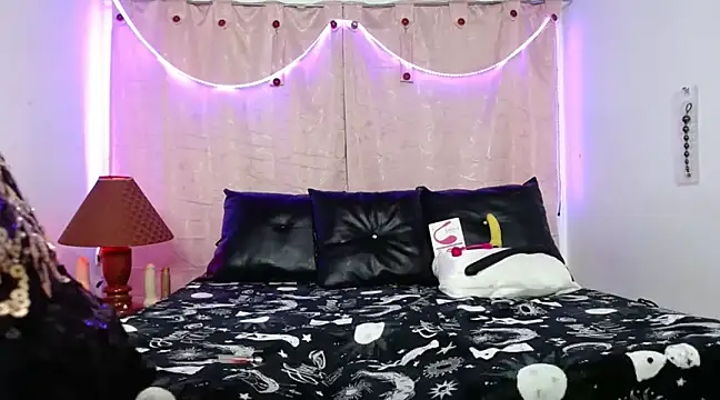 Snapshot of Red_Hinata_ chatting on February 2025 08:18:01 PM Red Hinata online show from February 2025 08:18:01 PM