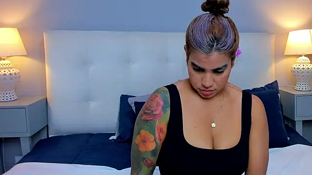 SaraaJhonsonn online show from October 2025 04:03:02 PM