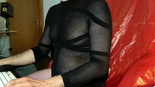 Snapshot of tomz0819 chatting on March 2026 10:20:01 AM tomz0819 online show from March 2026 10:20:01 AM